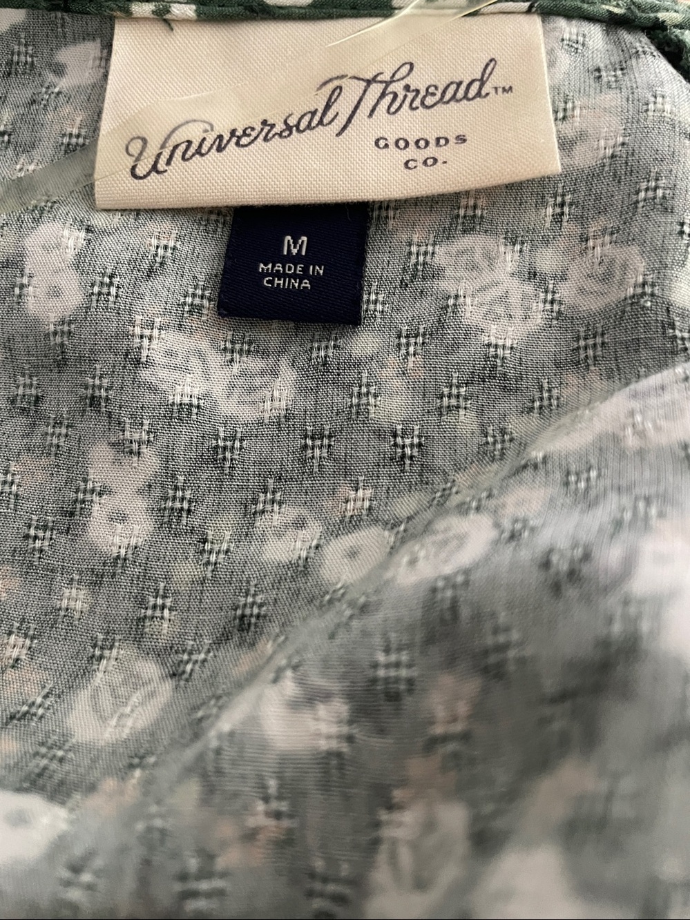 #271, Universal Thread Floral V-Neck Wrap Dress in Green, size M - Picture 3 of 3